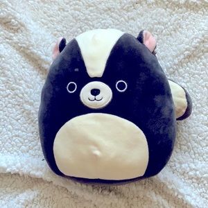Skunk squishmallow